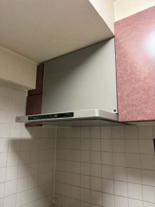 キッチン　レンジフード及びガスコンロ取替工事、洗面室の改装工事